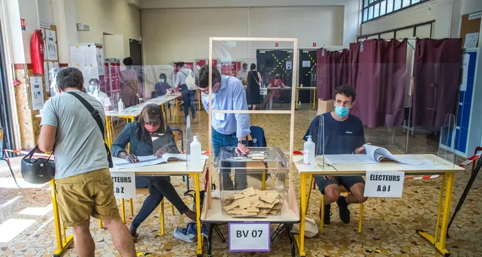 Francia, alle amministrative un ko per Le Pen e Macron. Bene la destra moderata e la sinistra