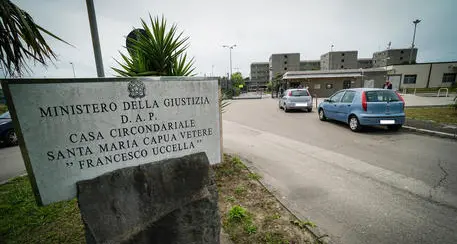 Accuse di maltrattamenti e torture in carcere: misure contro 52 agenti penitenziari