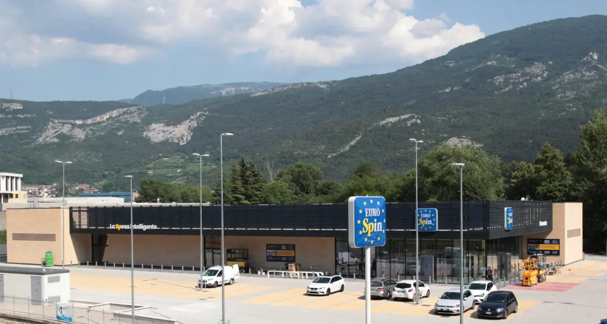 A Rovereto sud oggi apre un nuovo Eurospin, a Folgaria l'anno prossimo arriverà un altro Conad