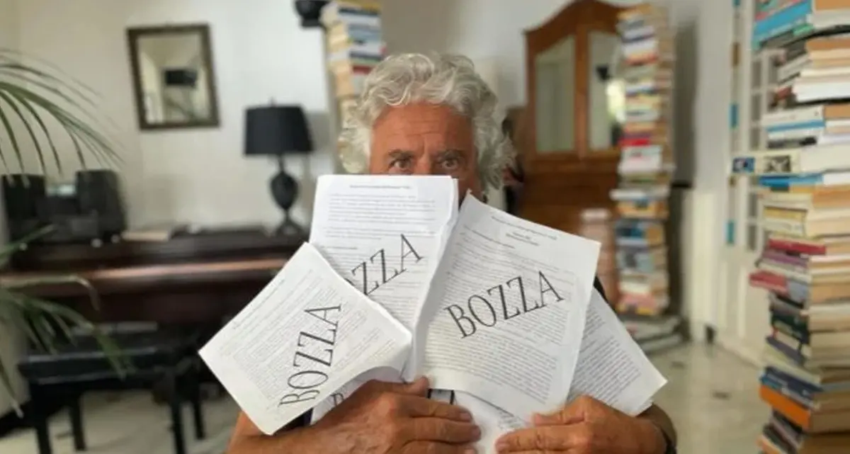 Grillo dedica un \"vaffa\" a Conte: è stato un'illusione, ma non ha visioni