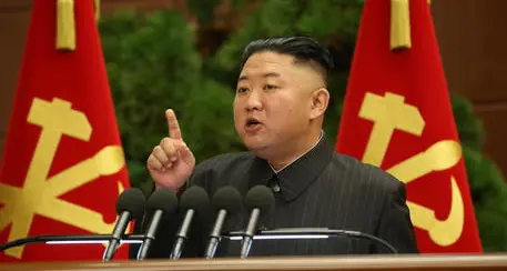 Allarme covid in Corea del Nord, Kim Jong-un: sicurezza a rischio