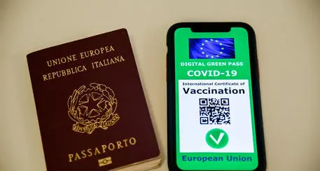 Confusione green pass, il \"giallo\" della vaccinazione eterologa che non risulta