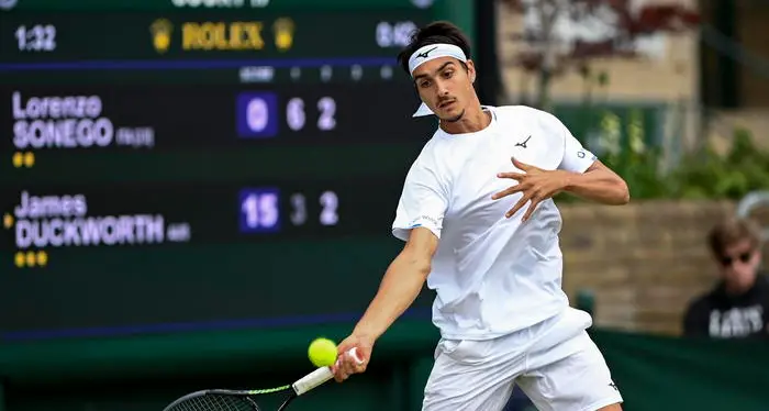 Sonego lotta ma si inchina davanti a Federer: finisce 3-0