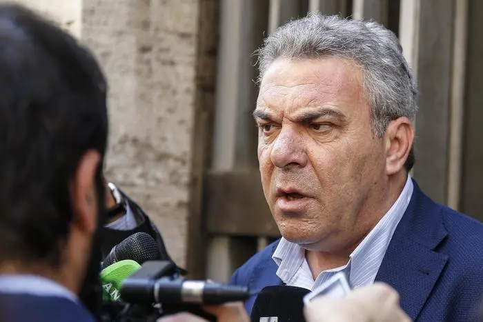 Luigi Sbarra, segretario generale aggiunto della Cisl, parla con i giornalisti al termine del tavolo sui rider, Roma, 26 luglio 2018. ANSA/FABIO FRUSTACI