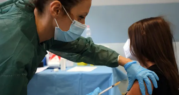 Vaccinazioni, ora è possibile anticipare la data del richiamo