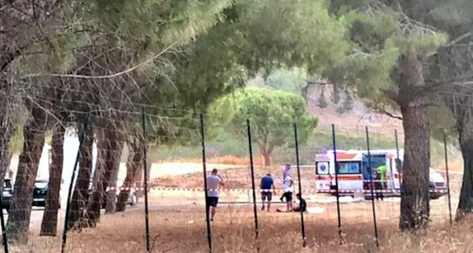 La porta da calcio lo travolge: muore un bimbo di 12 anni
