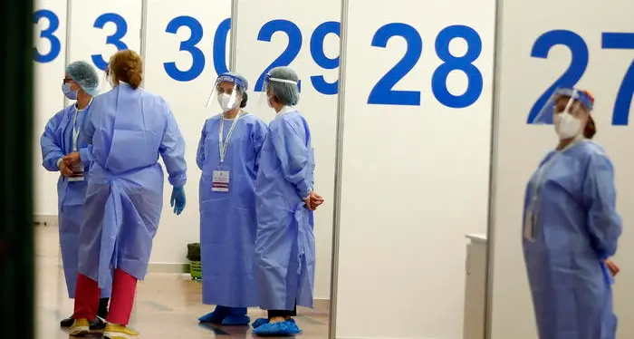 Pfizer: necessario un secondo richiamo. La multinazionale chiede le autorizzazioni per la terza dose