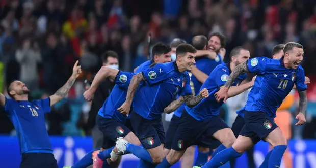 Tre giornalisti positivi, ma i calciatori sono protetti nella \"bolla\"