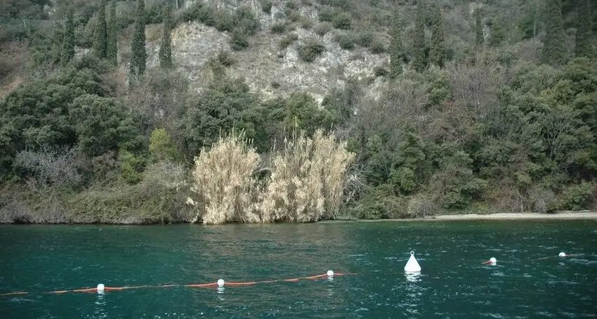 Riserva naturale Val Gola sulla costa tra Riva e Limone: vietato l'accesso alla spiaggia