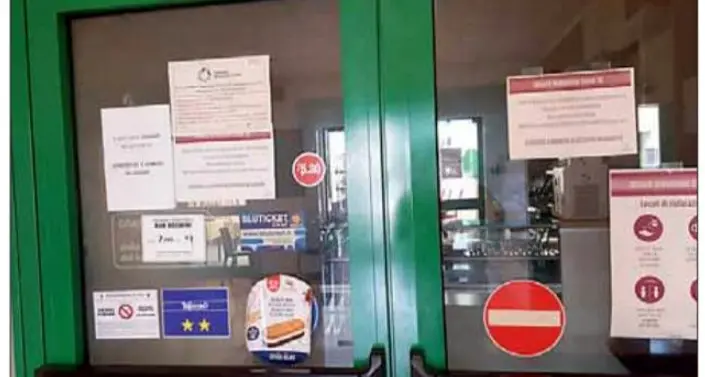 \"Il Caffè Rosmini importante centro di aggregazione, non fatelo chiudere\"