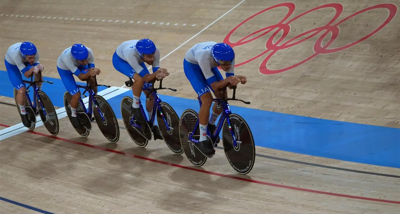Oro straordinario per il quartetto azzurro di inseguimento su pista: battuta la Danimarca