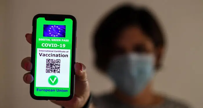 Green pass a scuola e controlli: la rivolta dei presidi. La Cisl: un sistema interamente da rivedere