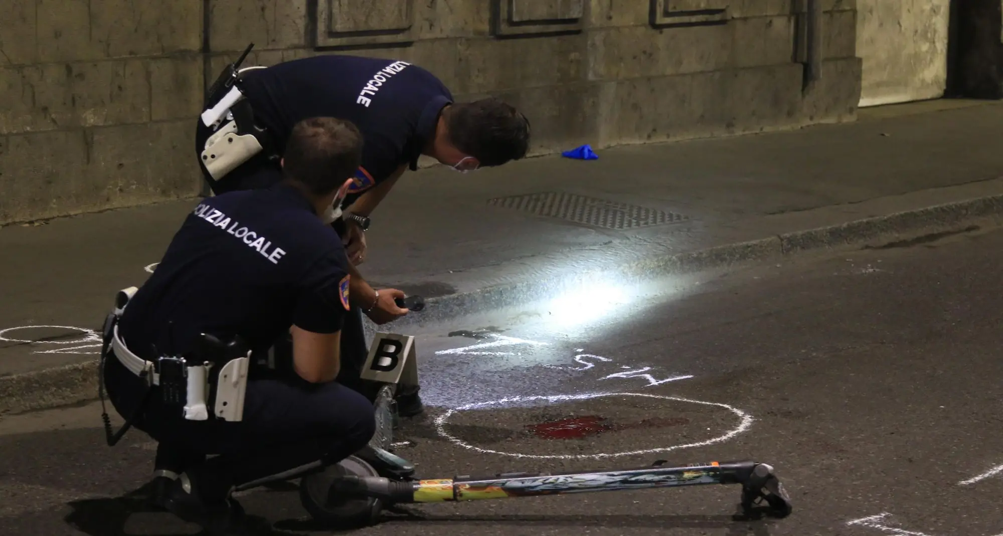 Scontro monopattino-scooter: un morto e due feriti. In Parlamento si prepara un giro di vite sulle regole