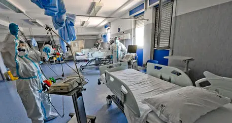 Ricoveri sotto controllo ma con un balzo a Bolzano. Vaccinazioni, dal 16 agosto corsia preferenziale per ragazzi tra i 12 e i 18 anni