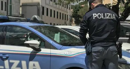 Cinque giovani denunciati per violenza sessuale ai danni di una ragazza