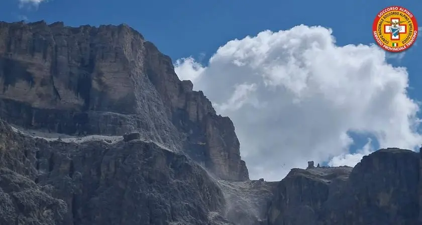 Base jumper contro le rocce sul Sass Pordoi: è gravissimo al Santa Chiara
