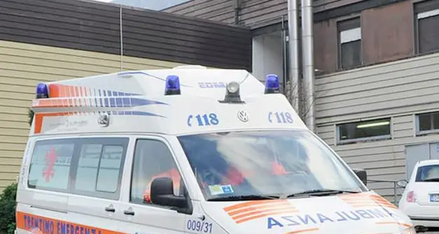 Due auto si scontrano a Darzo, una donna ricoverata in codice rosso