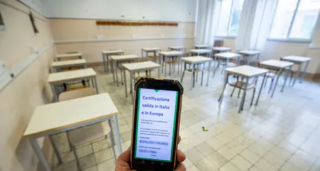 Green pass nelle scuole, controlli manuali in attesa della \"super piattaforma\"