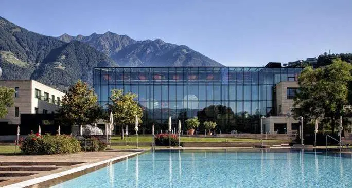 Terme di Merano, vaccinazione in piazza e ingresso gratis per chi la fa
