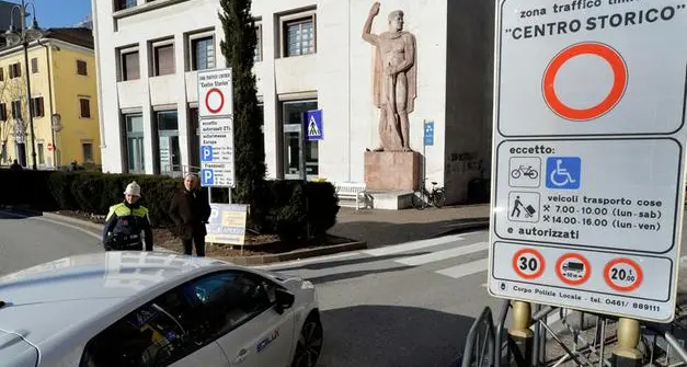 Traffico limitato per modo di dire: 3.500 accessi al giorno nella Ztl