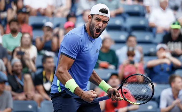 epa09452388 Matteo Berrettini of Italy reacts to winning the third set against Oscar Otte of Germany during their fourth round match on the eighth day of the US Open Tennis Championships the USTA National Tennis Center in Flushing Meadows, New York, USA, 06 September 2021. The US Open runs from 30 August through 12 September. EPA/JUSTIN LANE