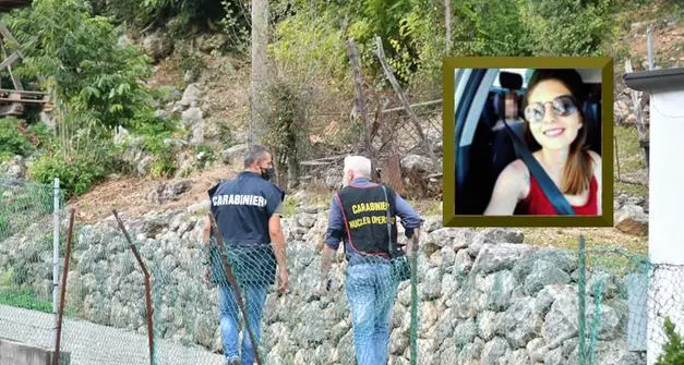 Alessandra, 21 anni, uccisa in casa: il killer dopo una lunga fuga si è suicidato