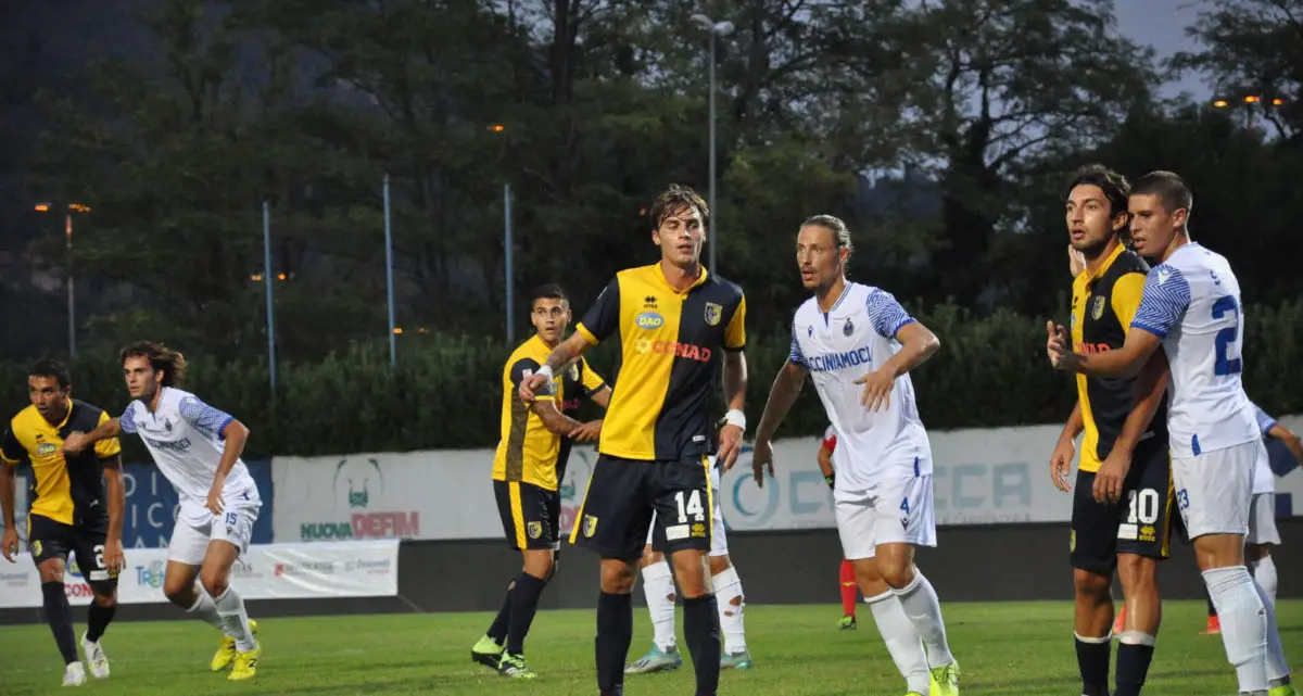 Il Trento supera il Seregno ai rigori e passa agli ottavi di Coppa Italia