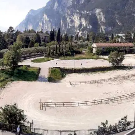 Fascia lago, verde integrale o anche costruzioni? Si profila lo scontro politico