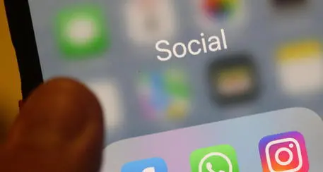 Facebook, Instagram e WhatsApp ripartono dopo un blackout storico di oltre cinque ore