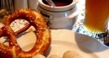 Dopo la vaccinazione anti-covid, la merenda con pane e salsiccia