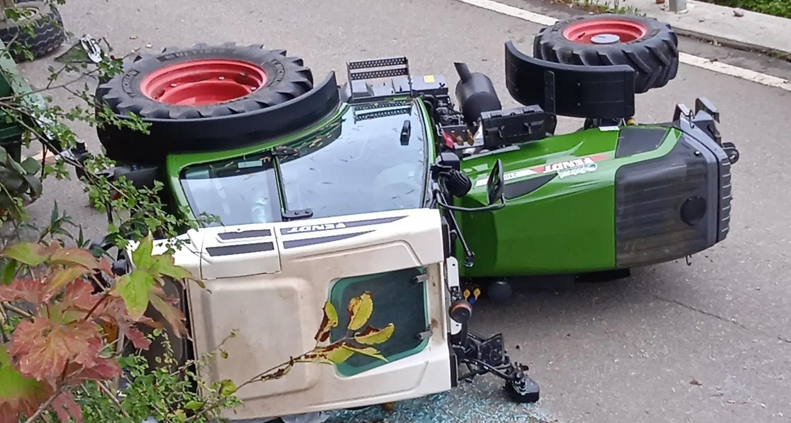 Campodenno: finisce fuori strada con il trattore, portato in elicottero al Santa Chiara