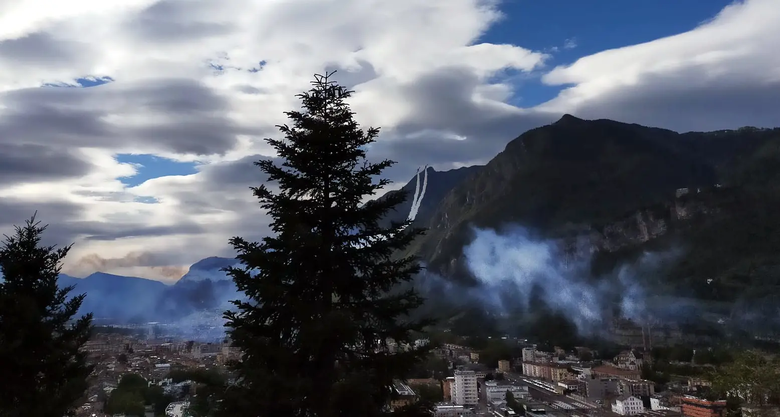 Le Frecce tricolori sul cielo di Trento, i test per l'esibizione di domani