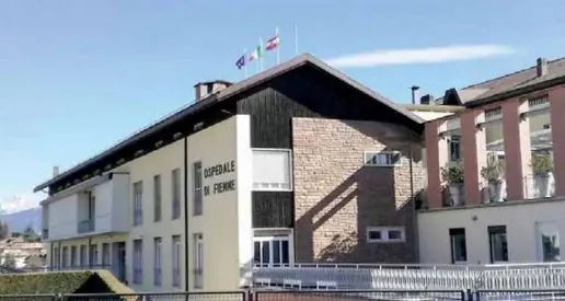 Il nuovo ospedale di Cavalese e i progetti taciuti: i sindaci solidali \"assolvono\" Zanon. Le dimissioni per ora restano solo annunciate
