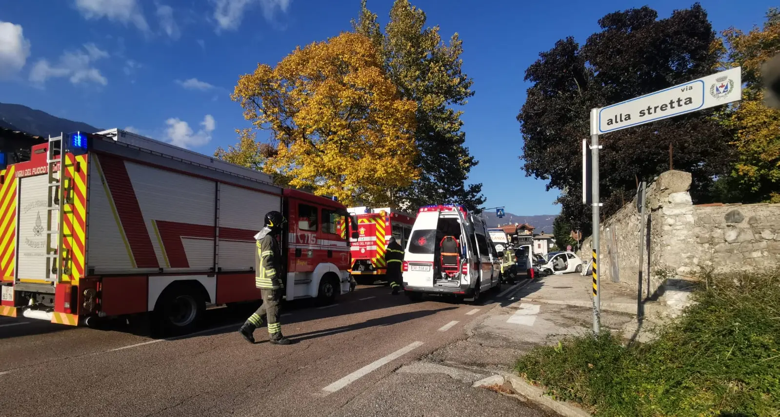 Scontro fra vetture a Marano d'Isera: tre donne ferite, una è grave