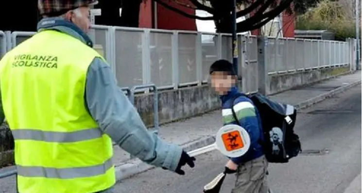Argentario, i nonni vigile tornano davanti alle scuole ma senza la paletta