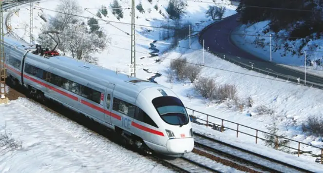 Turisti ai mercatini di Natale, le ferrovie di Austria e Germania invitano a bordo verso Trento e oltre