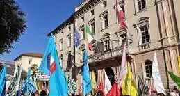 I sindacati alzano la voce per un rinnovo che non arriva. Stato di agitazione anche per i salari nella futura Amambiente Spa