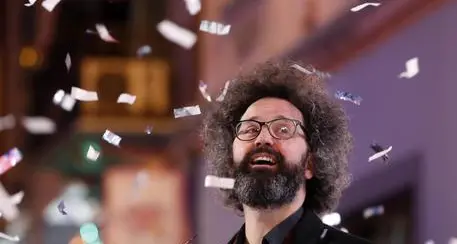 “Lo chiederemo agli alberi”, Simone Cristicchi al Santa Chiara con la banda di Albiano