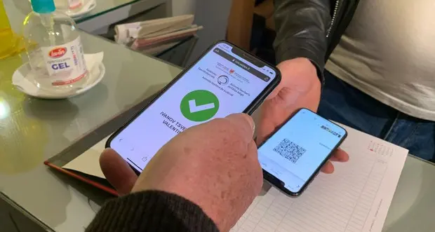 Ipotesi super green pass, Sileri: in zona arancione attività ricreative solo per i vaccinati