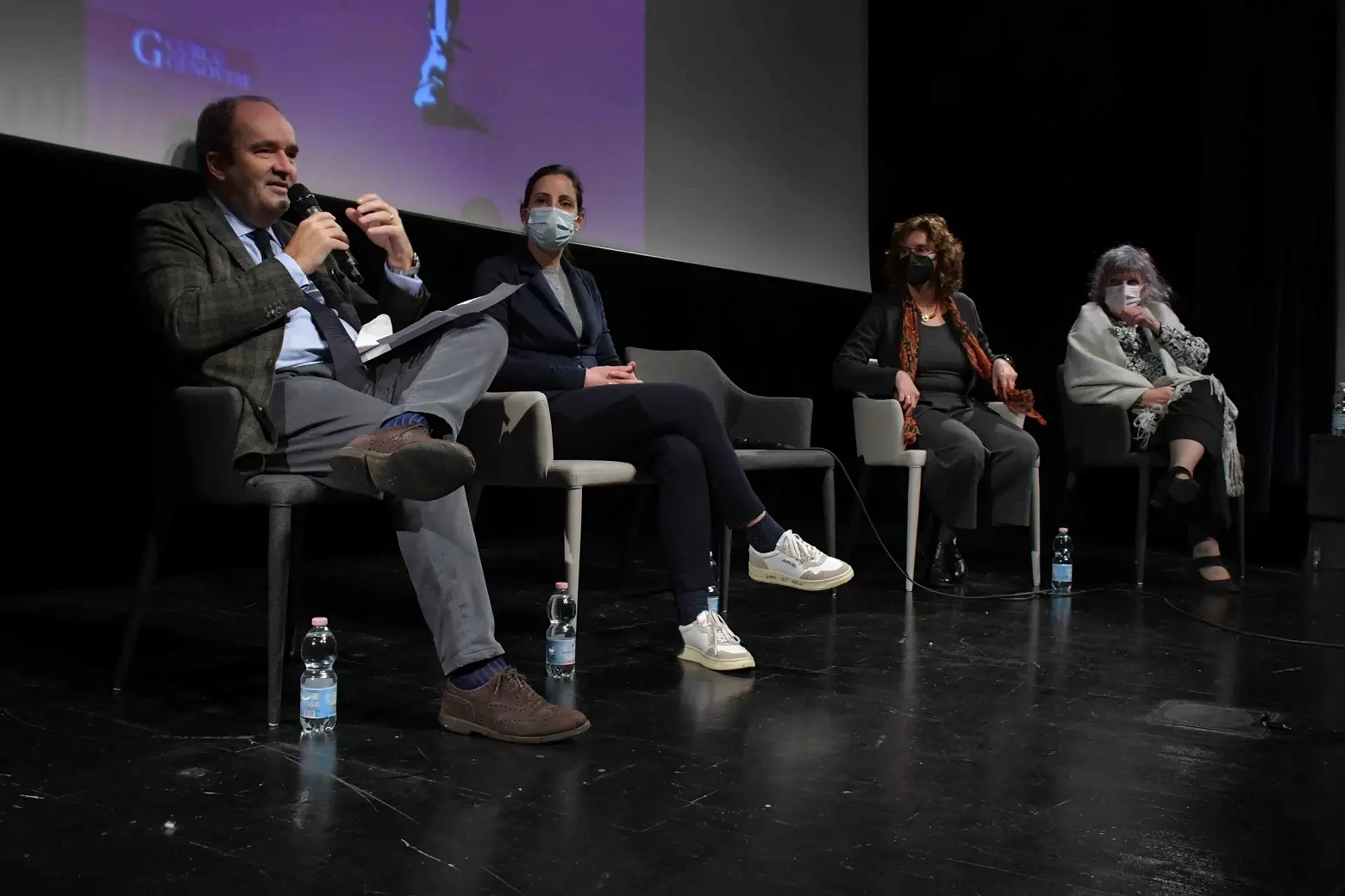 Teatro San Marco Presentazione del libro \\\"No, non avere paura\\\" (Curcu Genovese). Michela Baldessari, con gli autori, racconta la nascita di un progetto corale a sostegno del Centro Antiviolenza di Trento. Alberto Faustini dialoga con il sindaco Ianeselli, l'Aassessora Bozzarelli e la Prorettrice alle Politiche di Equità e Diversità di Uni Trento Barbara Poggio (foto Daniele Panato/Admirabila)