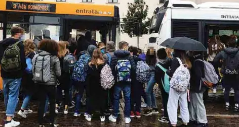 Green pass su bus e treni locali, la Provincia chiede l'esenzione per gli studenti