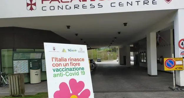 Dosi booster e primi vaccini per gli attendisti: per la \"maratona\" oltre 10 mila prenotazioni nelle prime 4 ore