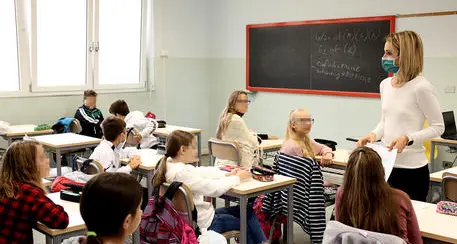 Scuola, nuovo giro di vite: didattica a distanza già con un solo positivo in classe
