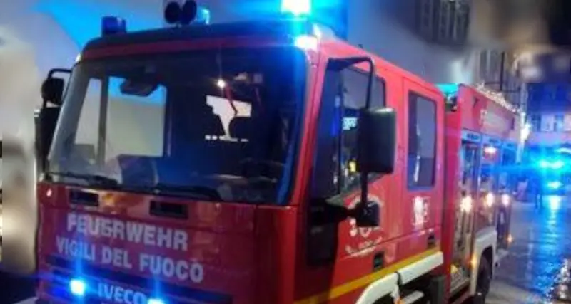 Rogo nella sauna di un hotel in val Gardena: evacuati 86 clienti, un pompiere intossicato