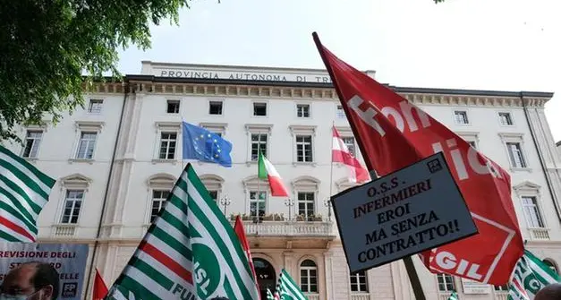 Pubblico impiego, la Provincia annuncia i finanziamenti per il rinnovo dei contratti. I sindacati: Fugatti ci riceva, se vuole lo stop dello sciopero