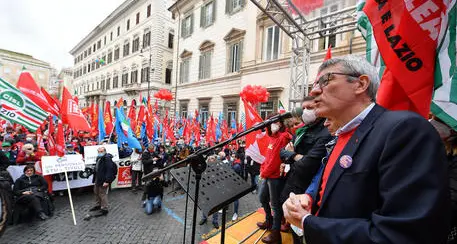 Governo bocciato su fisco, lavoro e scuola: Cgil e Uil proclamano lo sciopero generale per il 16 dicembre
