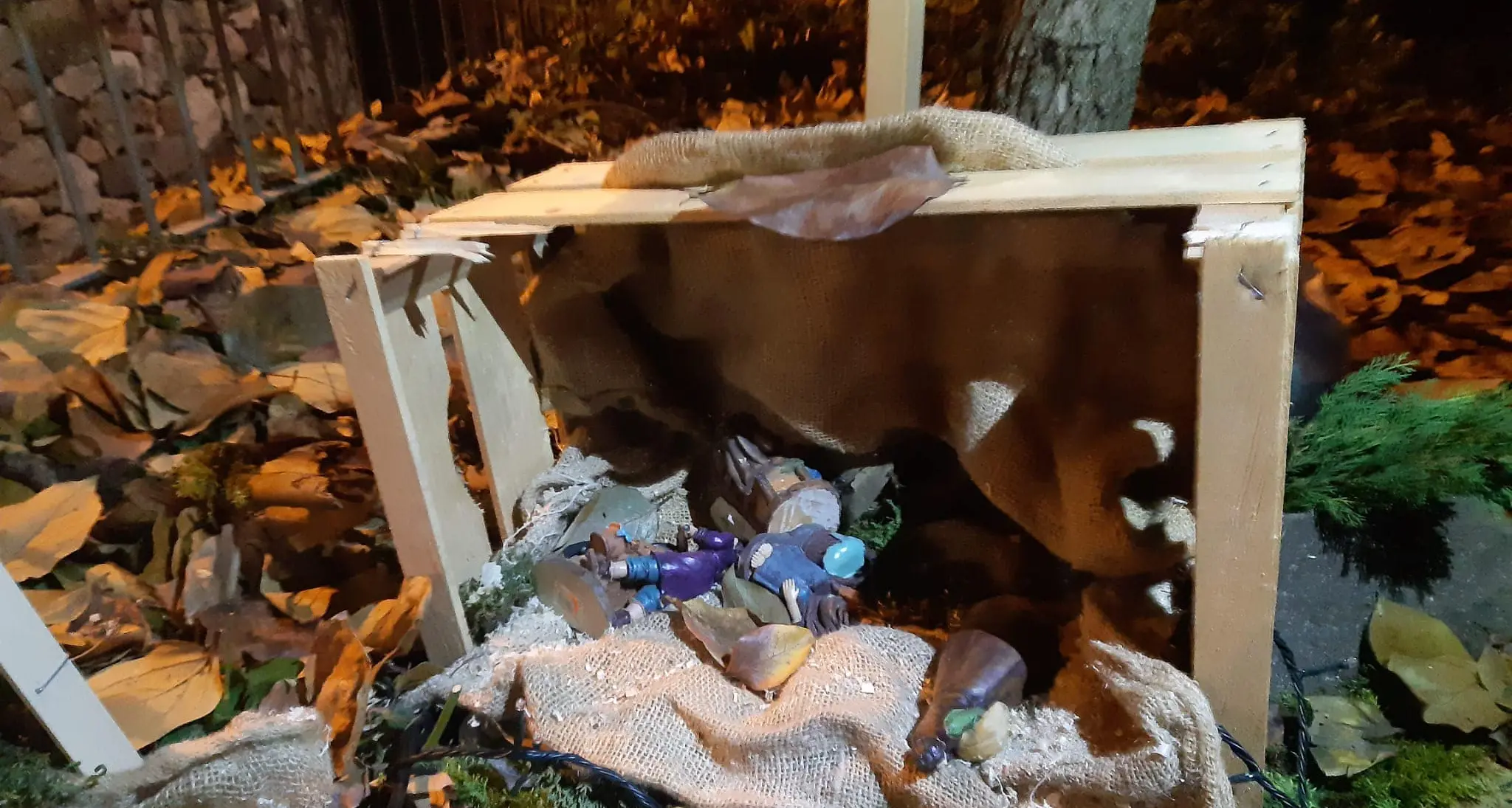 Presepio distrutto nella notte dai vandali anche a Gardolo di Mezzo
