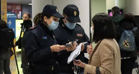 Viaggi nella Ue, la Germania si allinea alla Francia (e boccia l'Italia): niente obbligo di test per i vaccinati