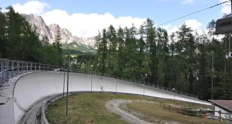 Olimpiadi 2026, Zaia annuncia il rifacimento della pista da bob a Cortina: 61 milioni. Ambientalisti contrari: dopo i Giochi sarà inutile