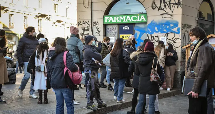 Iss, in Italia l'incidenza della variante Omicron è già al 28,2%. Gimbe: tendenza dei contagi, calo in Alto Adige e aumento in Trentino